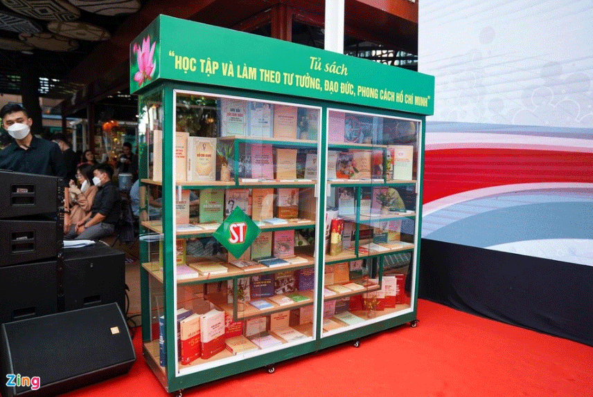 Des documents sur Oncle Ho exposés à Ho Chi Minh-Ville